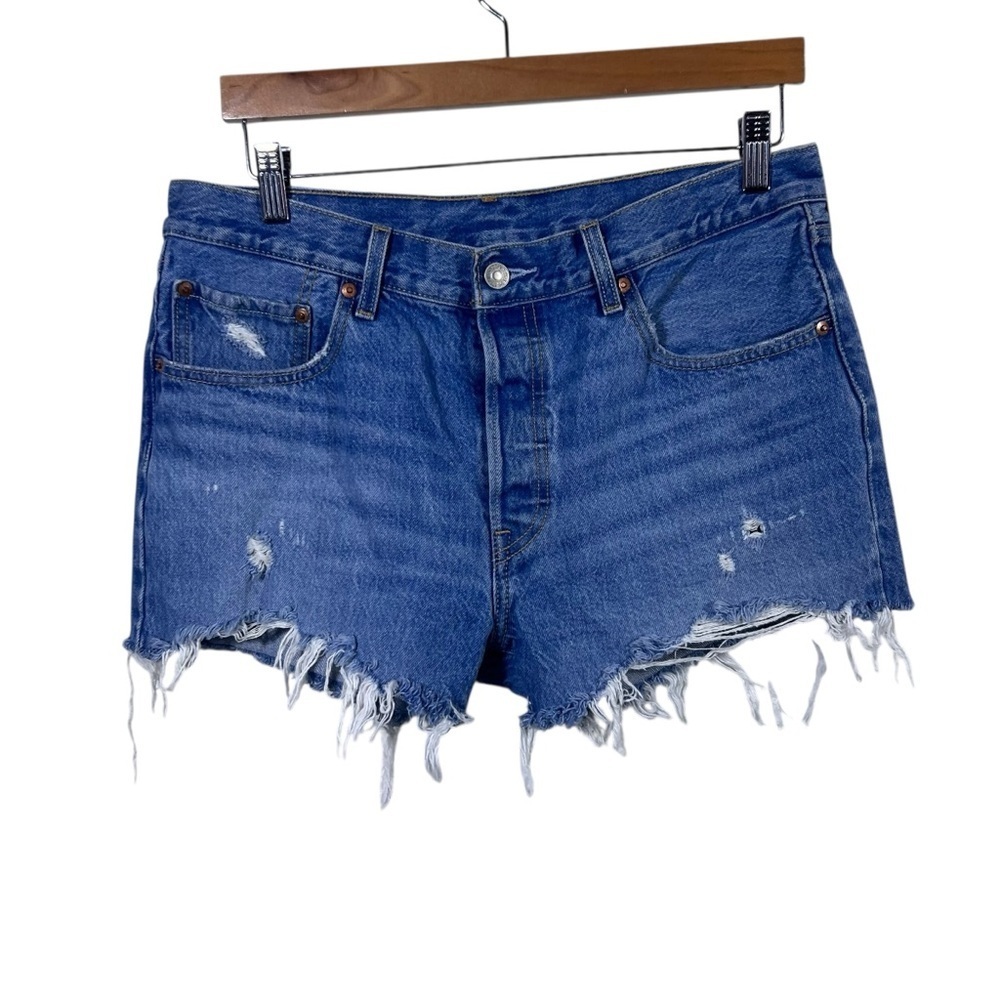 Levi’s 501 Short in Luxor Light Destructed Size W31